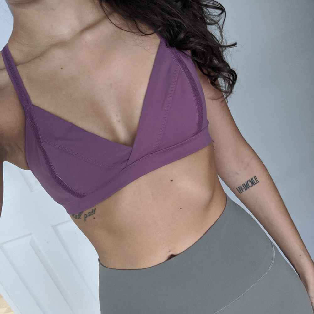Lululemon sports bra